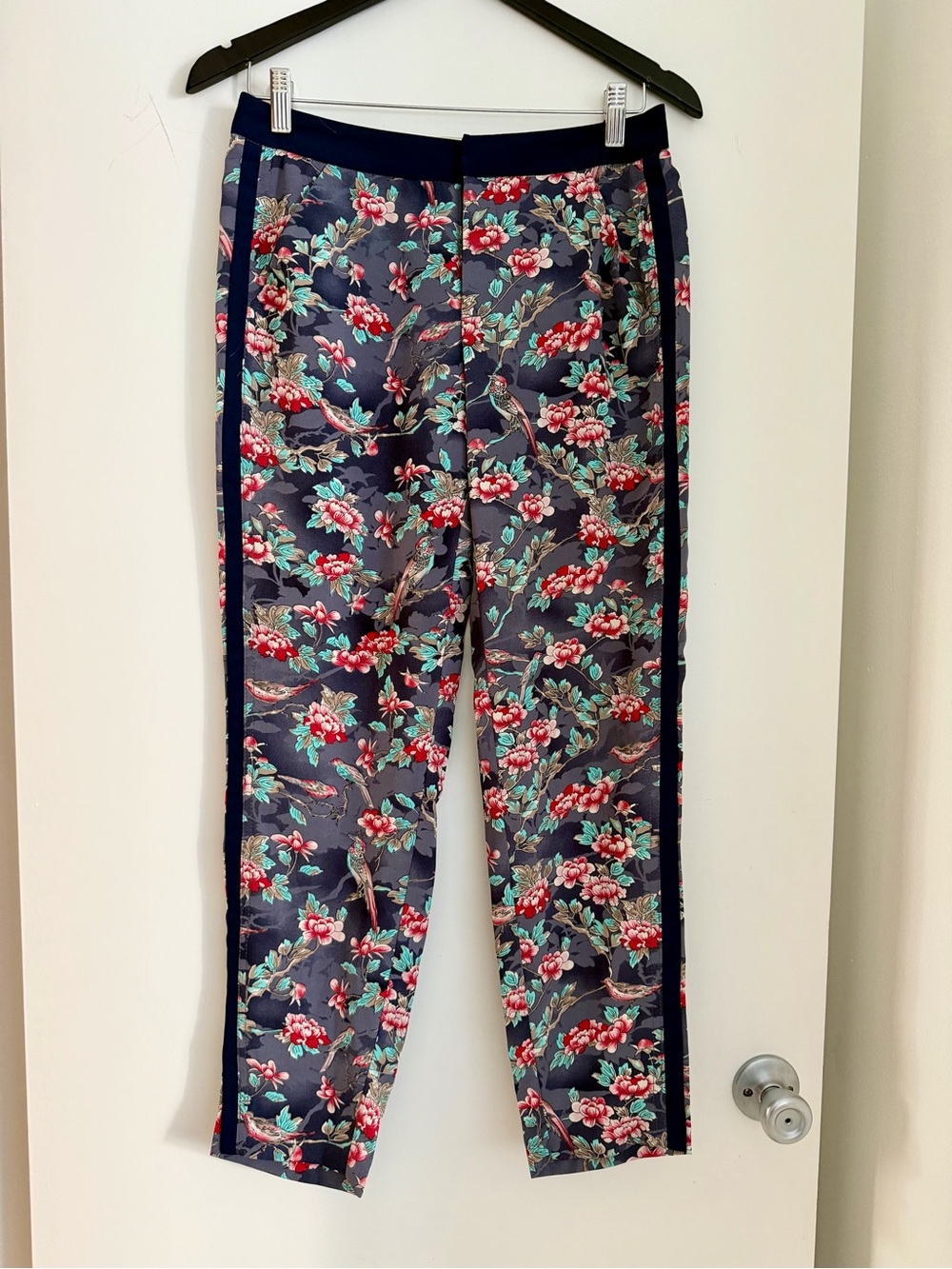 Anthropologie Elevensee Blue Floral bird tapered tuxedo pants size 2